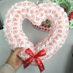 Día de San ValentínDecoración en forma de corazón - hecha de rosas de infinito