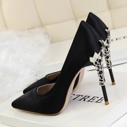 PumpsSexy pumps - with metal carved thin high heel