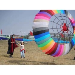 CometaColorful rainbow with spider - large kite - 2.5m