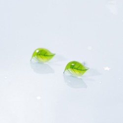 AretesPendientes pequeños de hoja verde - baño de plata