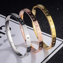 PulseraPulsera elegante - números romanos de la suerte huecos - acero titanio - unisex