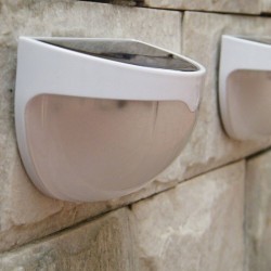 Iluminación solarAplique de jardín con energía solar - resistente al agua - 6 LED