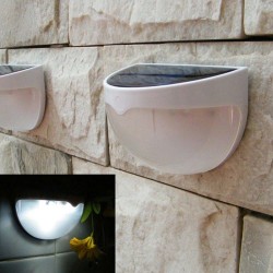 Iluminación solarAplique de jardín con energía solar - resistente al agua - 6 LED