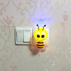 Luces & IluminaciónLuz nocturna LED - enchufe de pared - con sensor - abeja de dibujos animados